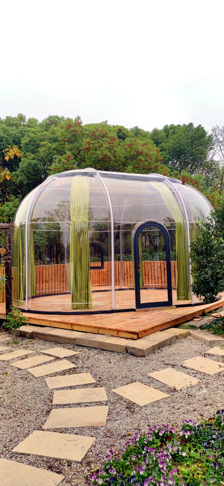 Oval polycarbonate dining dome